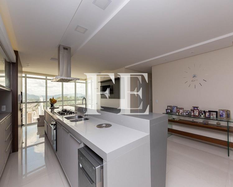 OPORTUNIDADE APARTAMENTO MASTER A VENDA NO EDIFICIO ALAMEDAS JARDINS NA BARRA NORTE EM BALNEÁRIO CAMBORIÚ - ANDAR ALGO COM VISTA MAR - ABAIXO DO PREÇO — foto 9