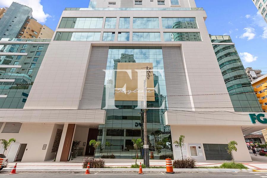 APARTAMENTO A VENDA NO EDIFICIO SKYLINE NA BARRA NORTE PRONTO PRA MORAR ANDAR ALTO — foto 2