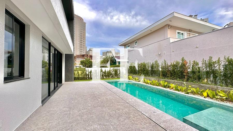 CASA MODERNA EM CONDOMÍNIO FECHADO NA PRAIA BRAVA — foto 4