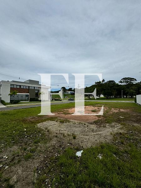TERRENO A VENDA NO CONDOMÍNIO CALEDÔNIA DE ESQUINA EM FRENTE AO BOSQUE — foto 2