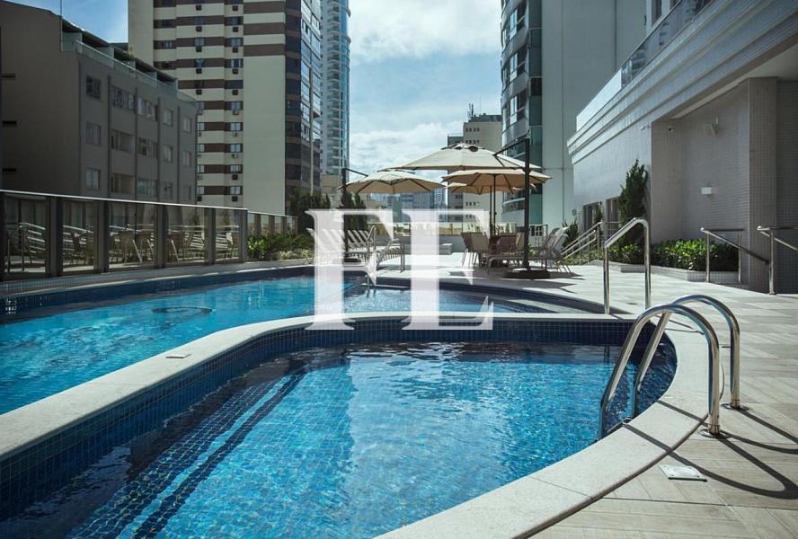 APARTAMENTO COM PISCINA PRIVATIVA NA QUADRA DO MAR FINAMENTE MOBILIADO — foto 31