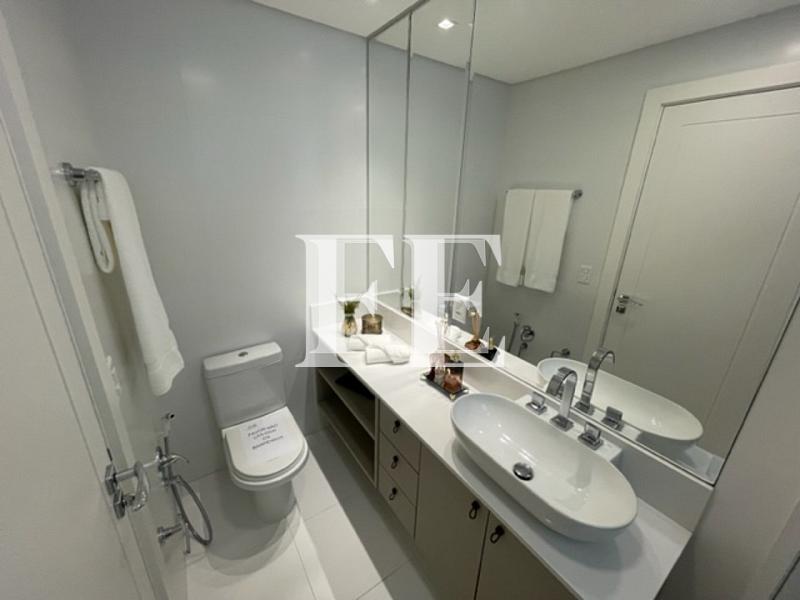 APARTAMENTO COM PISCINA PRIVATIVA NA QUADRA DO MAR FINAMENTE MOBILIADO — foto 26