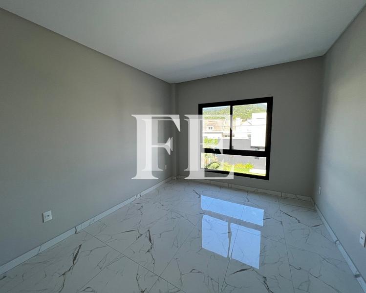 CASA PERFEITA PRA VOCÊ E SUA FAMILIA DESFRUTAREM OS MELHORES MOMENTOS COM 5 SUÍTES E PISCINA — foto 6