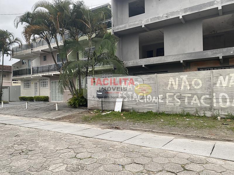 02 quartos a 600 metros da praia brava em Caiob� 1