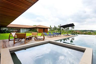 Casa à venda no Condomínio Haras Larissa.