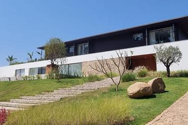 CASA À VENDA NO CONDOMÍNIO FAZENDA DA GRAMA.