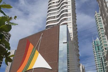 Apartamento frente mar a venda na Barra Sul de Bal. Camboriú, com 1 suíte, 1 dormitório, churrasqueira a carvão, 160m² privativos - 2 vagas