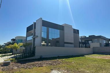Casa alto padrão em condomínio fechado no Bairro Santa Regina Camboriú - SC