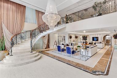 Millennium Palace, frente mar, alto padrão, mobiliado e equipado, com 4 suítes, 313 m² privativos e 4 vagas de garagem, em Balneário Camboriú.