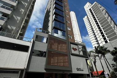 Apartamento à venda com 02 suítes, 93 m² privativos e 02 vagas de garagem, a 450 m da praia, na Barra Norte de Balneário Camboriú.!