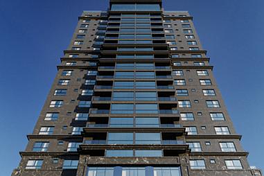 APARTAMENTO PARTICULAR ALTO PADRÃO À VENDA COM 04 SUÍTES, AMPLO LIVING, CHURRASQUEIRA A CARVÃO E 3 VAGAS DE GARAGEM NA BARRA NORTE.