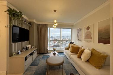 Apartamento alto padrão à venda, com 3 suítes, 182 m² privativos e 2 vagas de garagem, no centro de Balneário Camboriú.