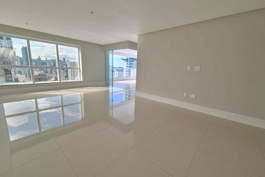 Apartamento novo à venda na quadra do mar, com vista mar, 4 suítes, 170 m² privativos e 3 vagas de garagem, em Balneário Camboriú.