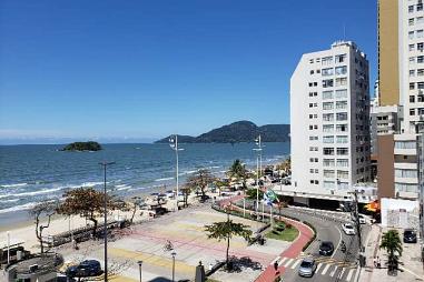 Aluguel anual no Edifício San Remo, prédio frente mar, apartamento lateral com vista para o mar, 3 suítes e 2 vagas de garagem em Balneário Camboriú.