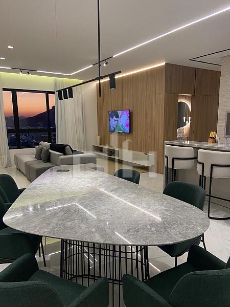 Apartamento novo, mobiliado, pronto para morar, 3 su�tes, sacada com churrasqueira a carv�o, 135m�, 4 vagas de garagem no centro de Bal. Cambori� 1