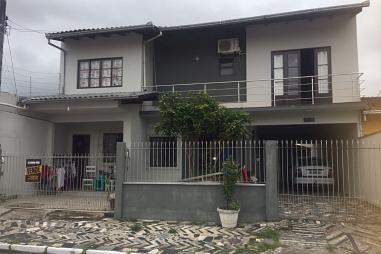 EXCELENTE SOBRADO NO SAO VICENTE