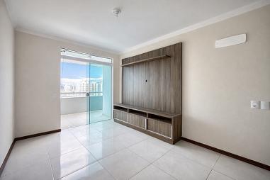 Apartamento amplo com 2 Quartos e 1 suíte em Barreiros, São José.
