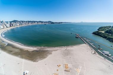 Apartamento 4 suites mobiliado decorado novo frente mar em Balneário Camboriú