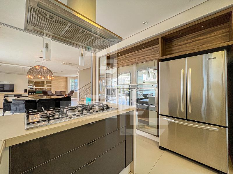 JURERÊ INT. 5 SUÍTES, JACUZZI, HIDRO — foto 12