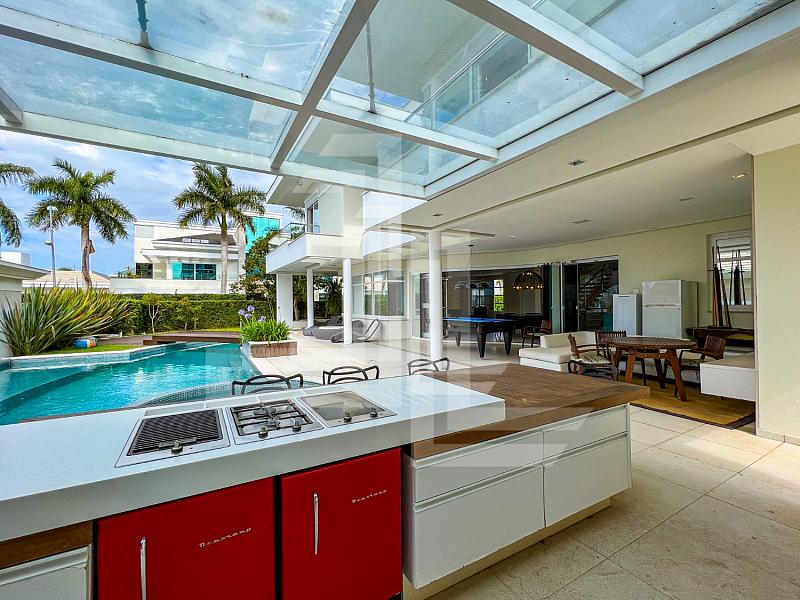 JURERÊ INT. 5 SUÍTES, JACUZZI, HIDRO — foto 14