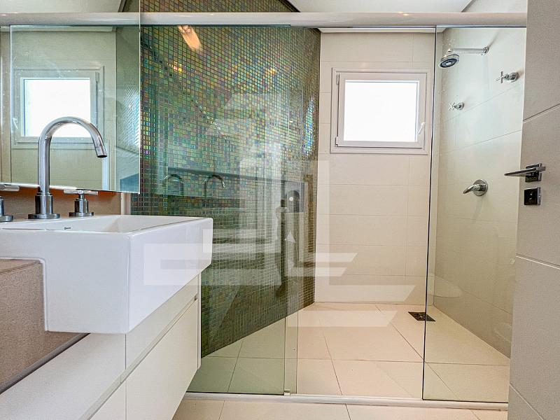 JURERÊ INT. 5 SUÍTES, JACUZZI, HIDRO — foto 23