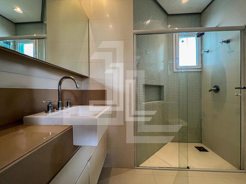 JURERÊ INT. 5 SUÍTES, JACUZZI, HIDRO — foto 25