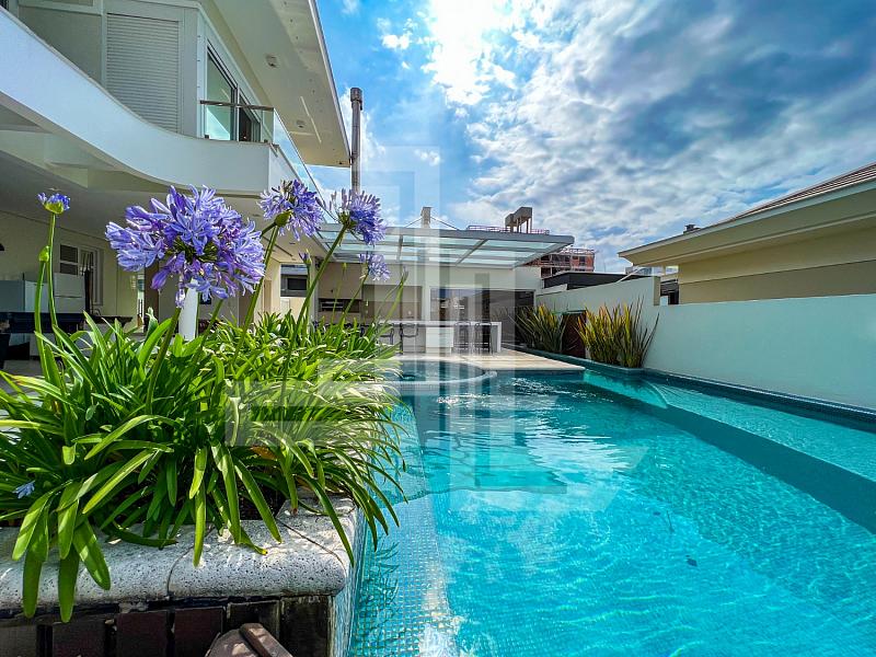 JURERÊ INT. 5 SUÍTES, JACUZZI, HIDRO — foto 33