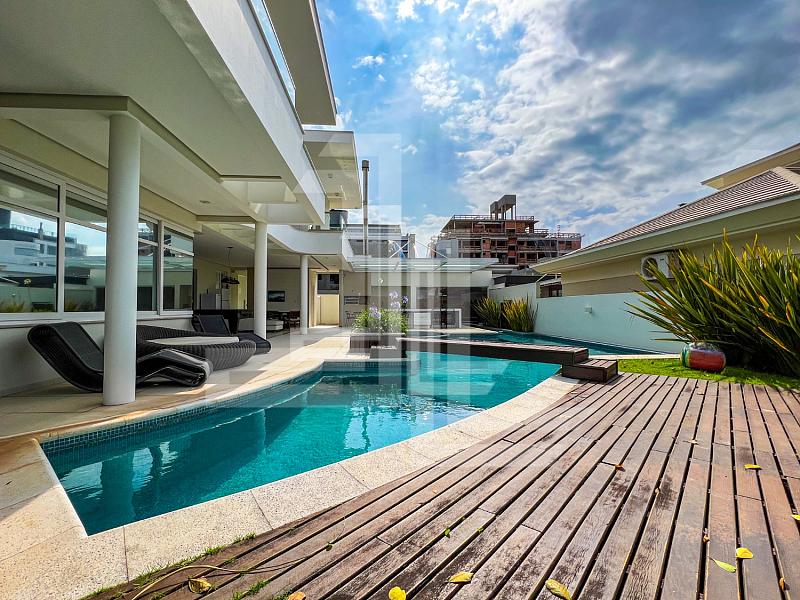 JURERÊ INT. 5 SUÍTES, JACUZZI, HIDRO — foto 34