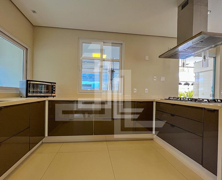 JURERÊ INT. 5 SUÍTES, JACUZZI, HIDRO — foto 10