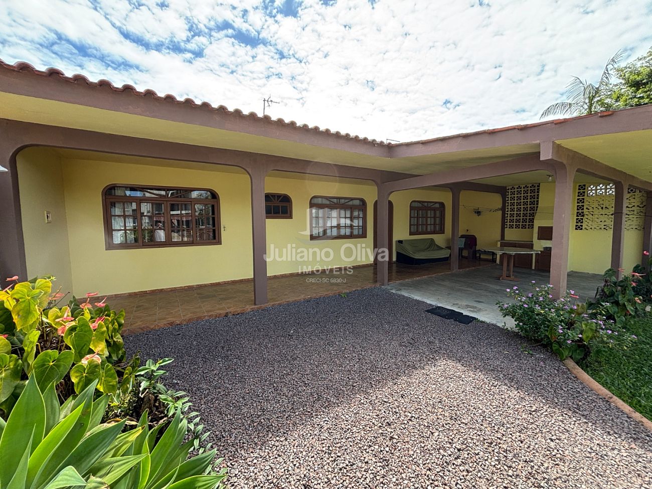 Casa, Casa Com Amplo Espaço de Terreno no Centro de Itapoá - Itapoá - Itapema do Norte