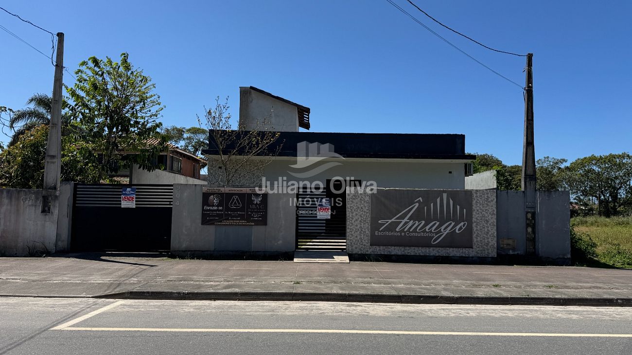 Casa, Casa com Sala Comercial em Localização Privilegiada - Itapoá - Itapema do Norte