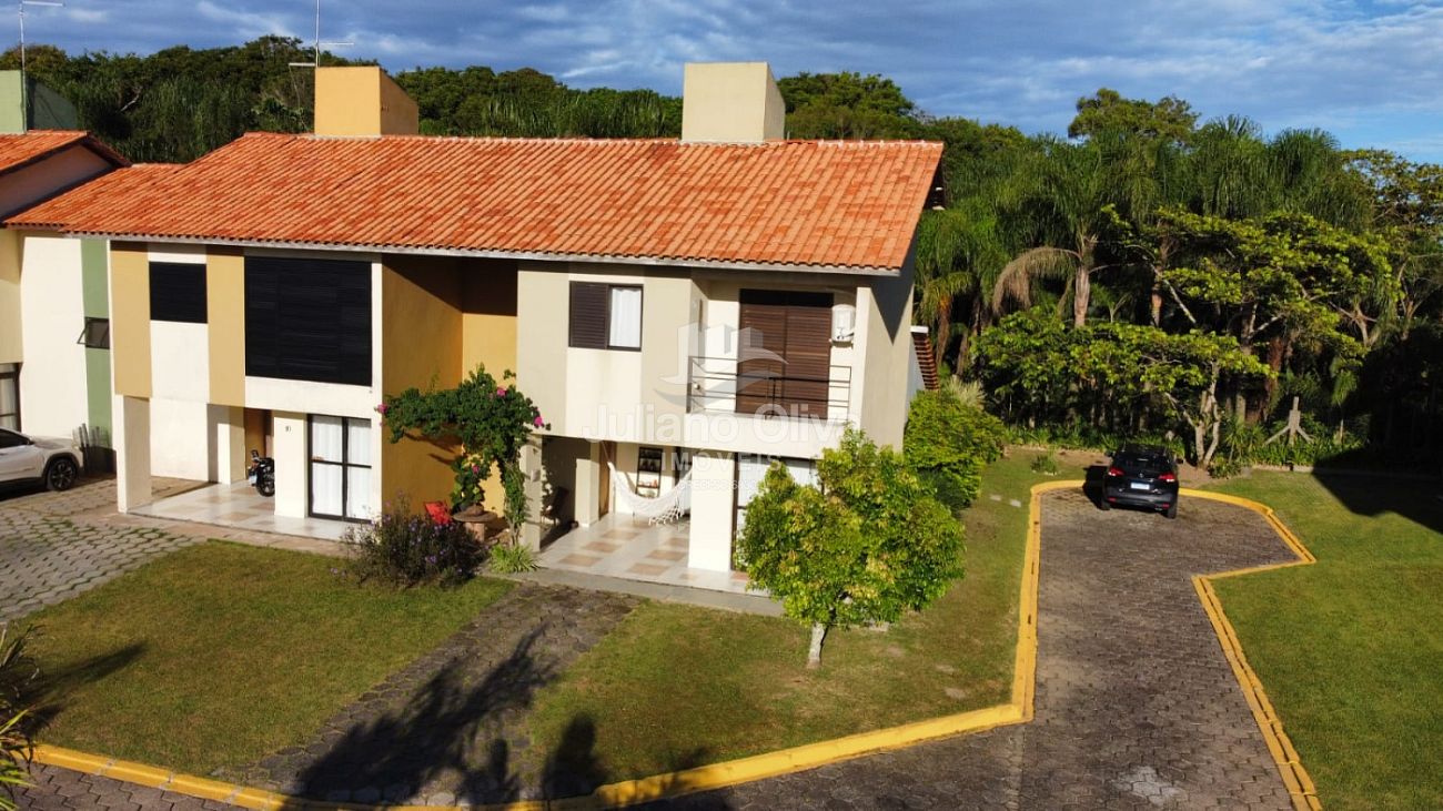 Sobrado, Condomínio Residencial Village do Saí: Sobrado á 160m do Mar - Itapoá - Rainha do Mar