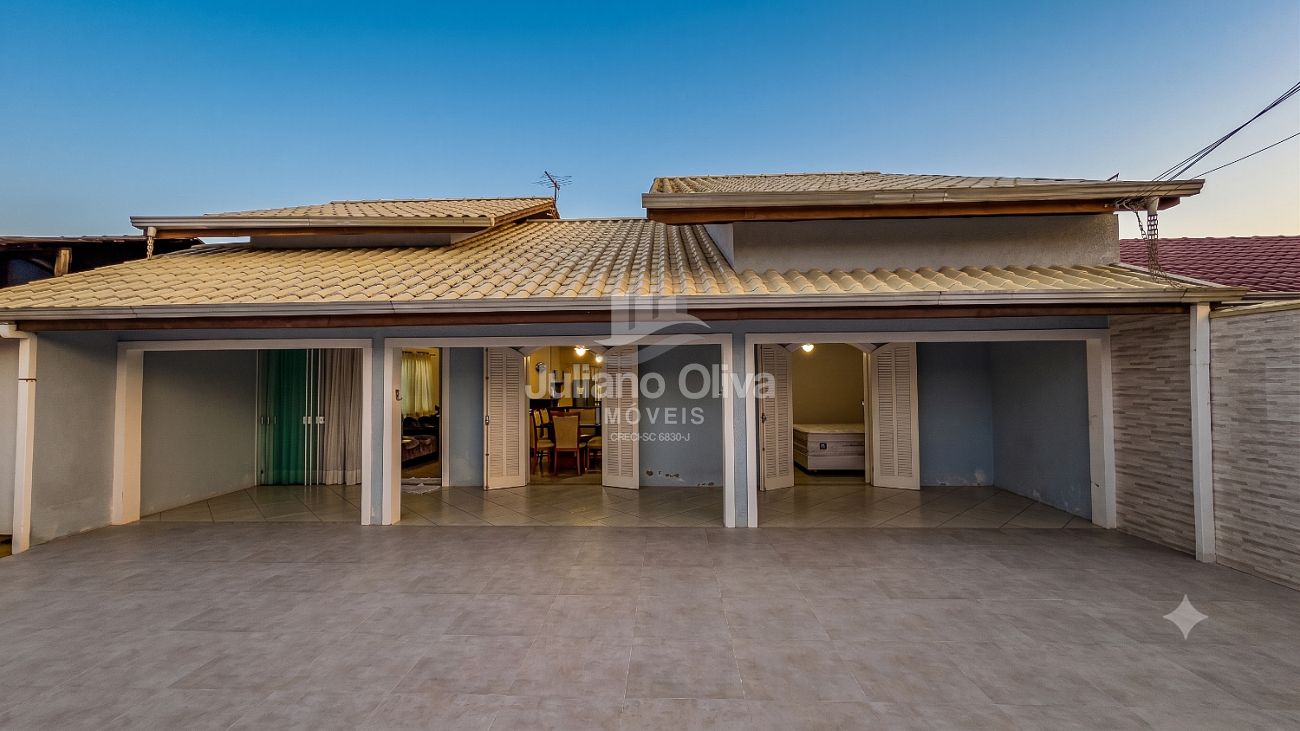 Casa, Casa á Venda com Edícula e Piscina- Barra do Saí - Itapoá - Barra do Sai