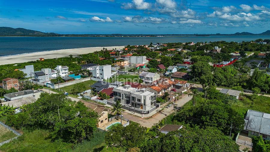 Sobrado de Alto Padrão a 250 Metros da Praia — foto 28