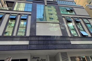 NO CORAÇÃO DA MEIA PRAIA — OPORTUNIDADE RARA!