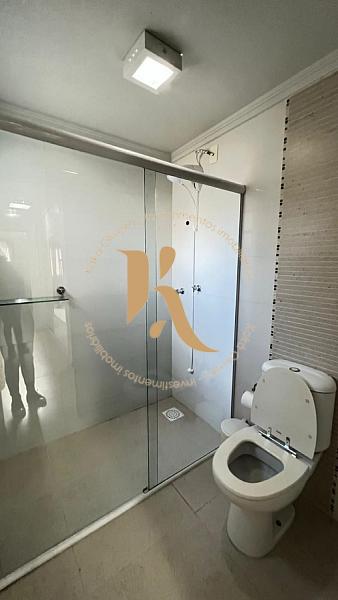 Sobrado de esquina, de frente para a pra�a, em Tijucas 22