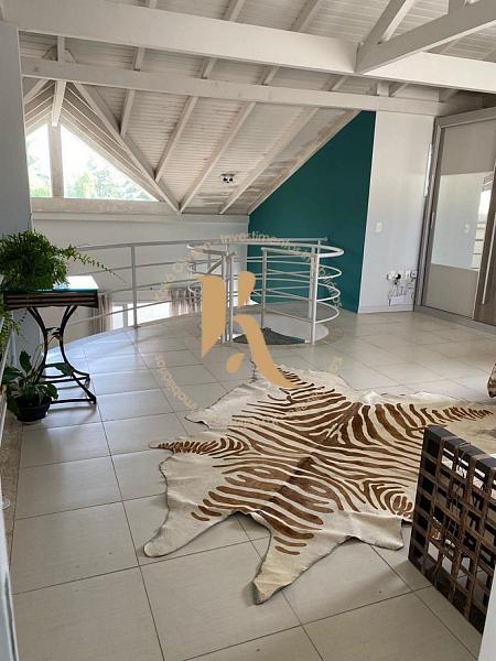 Sobrado de esquina, de frente para a pra�a, em Tijucas 16