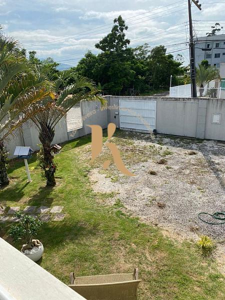 Sobrado de esquina, de frente para a pra�a, em Tijucas 12
