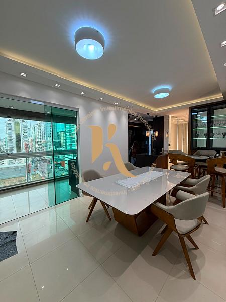 Apartamento quadra-mar com linda vista para o mar em Meia Praia 4