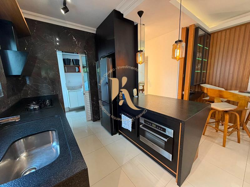 Apartamento quadra-mar com linda vista para o mar em Meia Praia 8