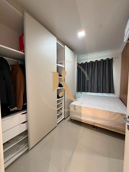 Apartamento quadra-mar com linda vista para o mar em Meia Praia 12