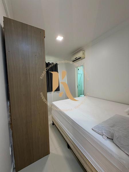Apartamento quadra-mar com linda vista para o mar em Meia Praia 13