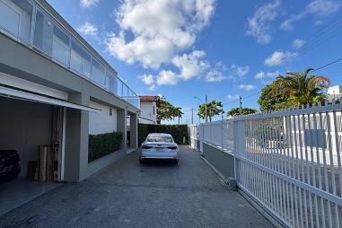 Casa a 20 metros da praia | 5 suítes, piscina e vista mar