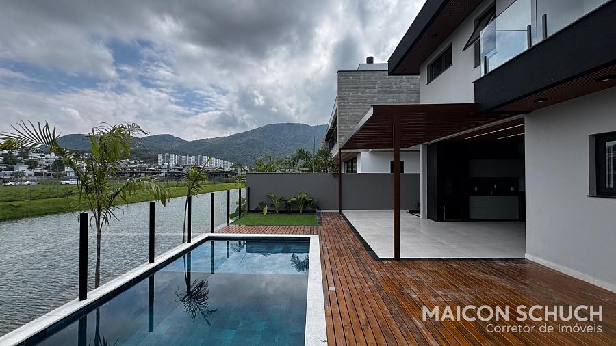 CASA 3 SU�TES, SEMIMOBILIADA, PISCINA PRIVATIVA, FUNDOS PARA O LAGO, CONDOM�NIO RESERVA DA PEDRA, PEDRA BRANCA, PALHO�A/SC. 1