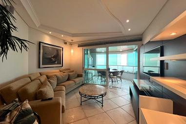 FRENTE MAR! APARTAMENTO COM 3 SUÍTES, 2 VAGAS DE GARAGEM, ÁREA DE LAZER NA A. ATLÂNTICA