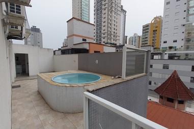 APARTAMENTO DIFERENCIADO com PISCINA E ÓTIMA ÁREA GOURMET NO CENTRO DE BALNEÁRIO CAMBORIÚ SC