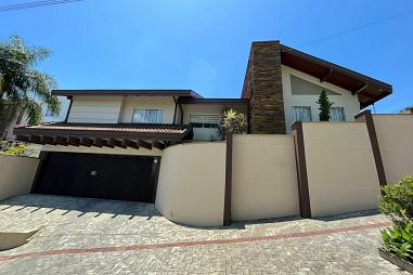 Casa Mobiliada e com Piscina