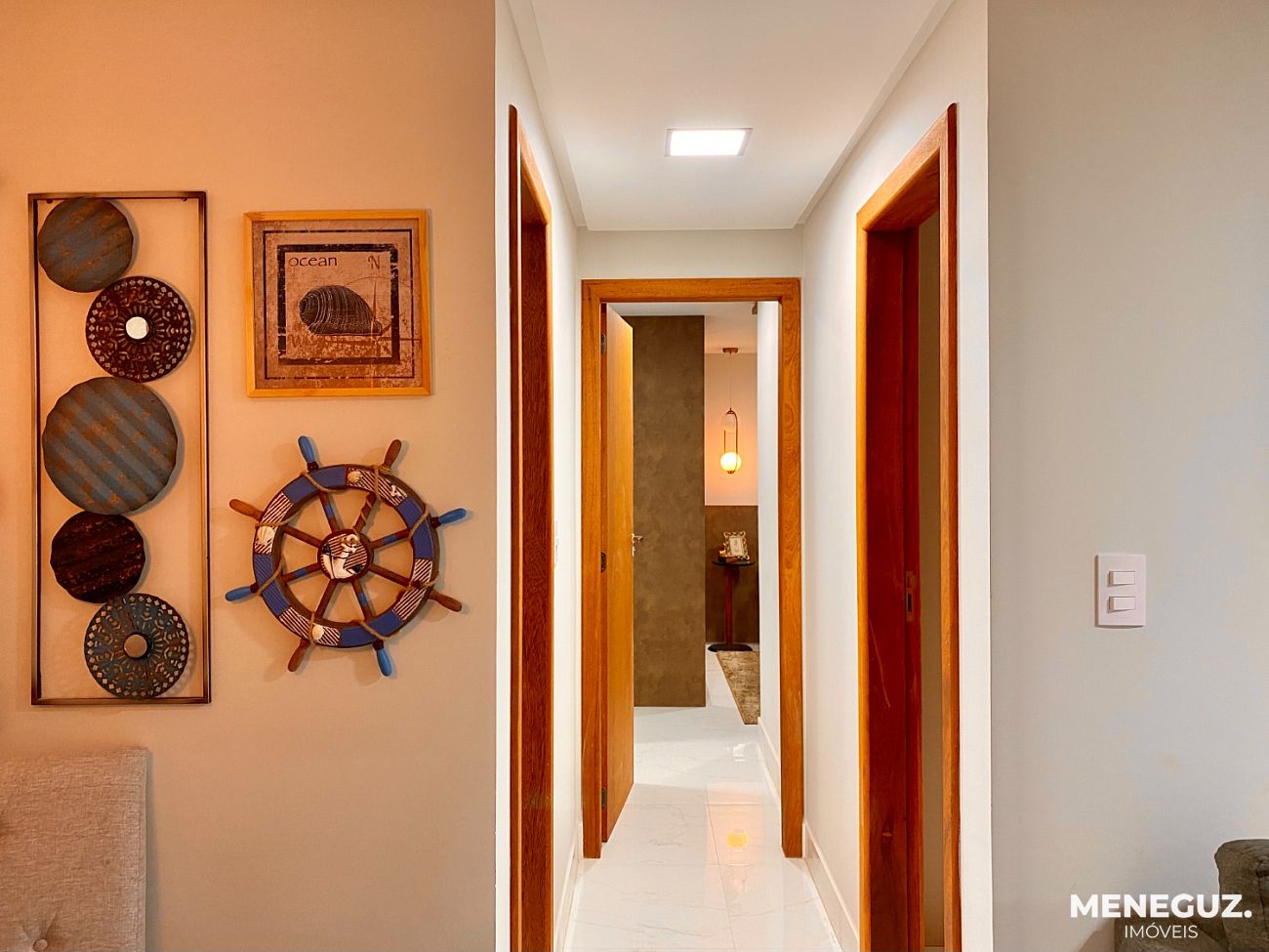Apartamento venda - Guarapari Centro composto por 2 quartos, sendo uma suíte, finamente mobiliado e decorado com área de lazer completa na cobertura — foto 3