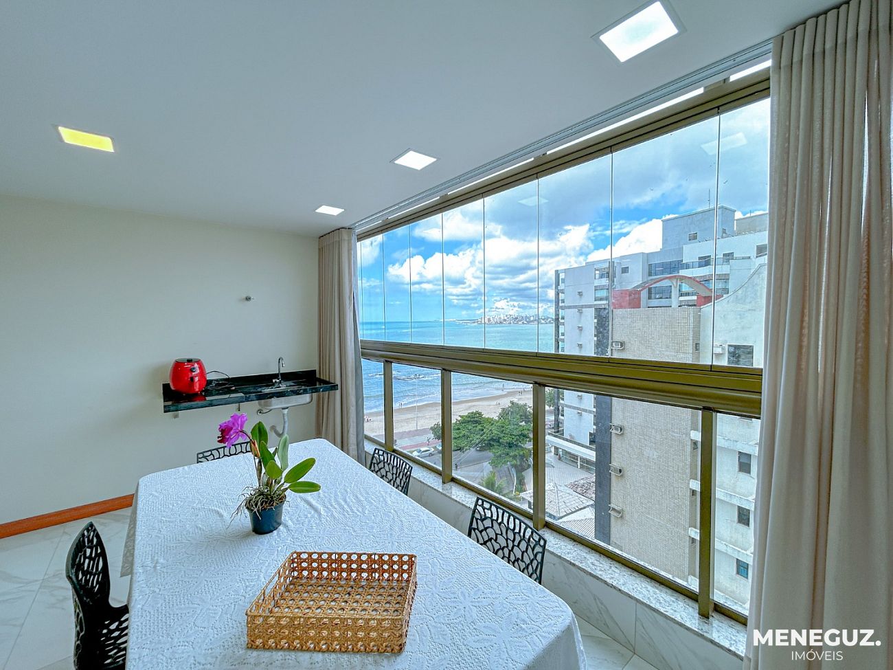 Apartamento premium de 70m² em prédio novo com lazer na cobertura. Localização privilegiada na Avenida Paris, Praia do Morro. Finamente mobiliado!! — foto 2