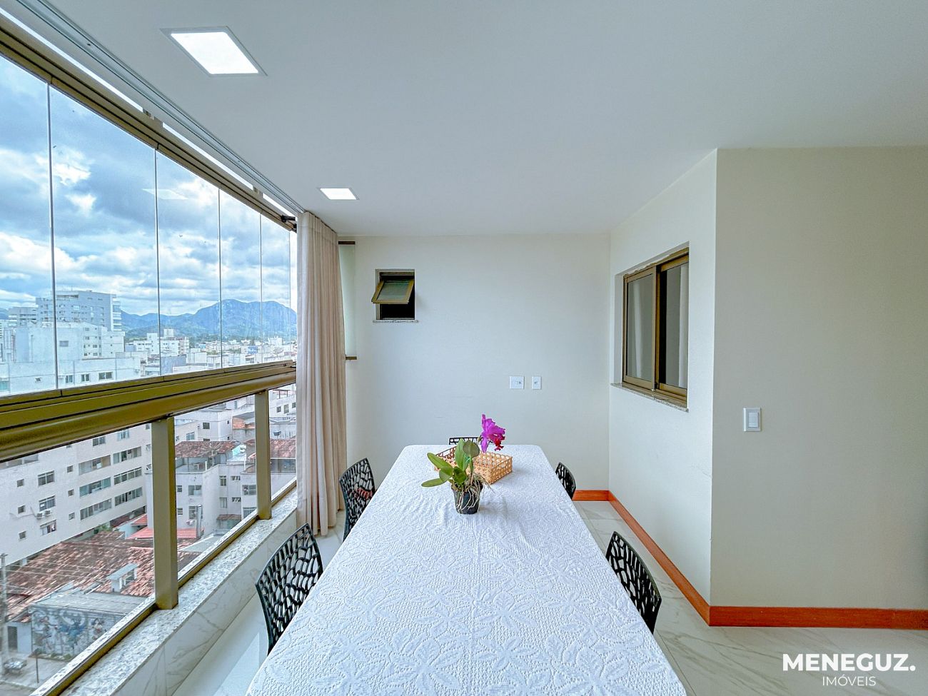 Apartamento premium de 70m² em prédio novo com lazer na cobertura. Localização privilegiada na Avenida Paris, Praia do Morro. Finamente mobiliado!! — foto 3